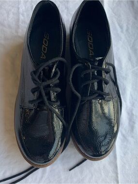 SODA Jimbo Crinkle Black Patent Oxford Platform 6 Shoes